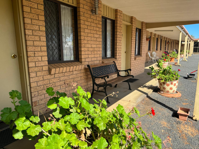 Others 5, Three Ways Motel, Gilgandra