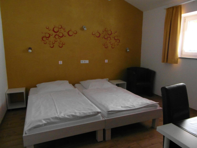Bedroom 2, Hotel Am Donaubogen, Regensburg