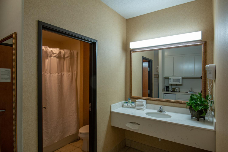 Bathroom 4, Moncks Corner Inn, Berkeley