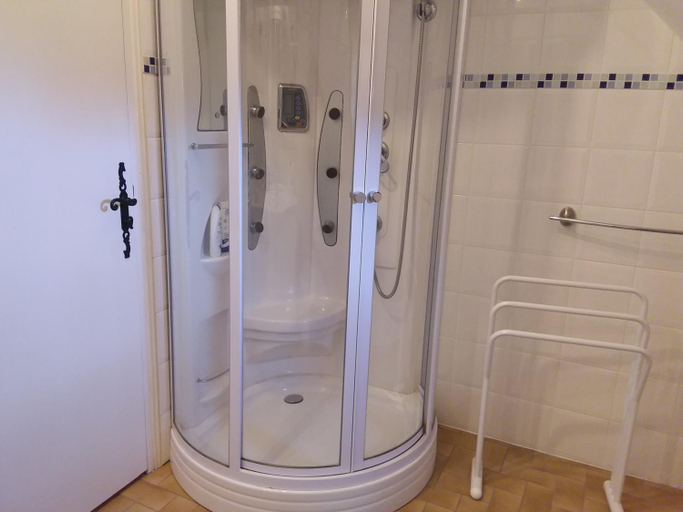 Bathroom 2, Maison Maton, Haute-Vienne
