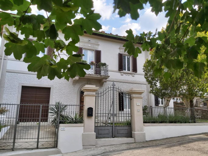 Exterior 7