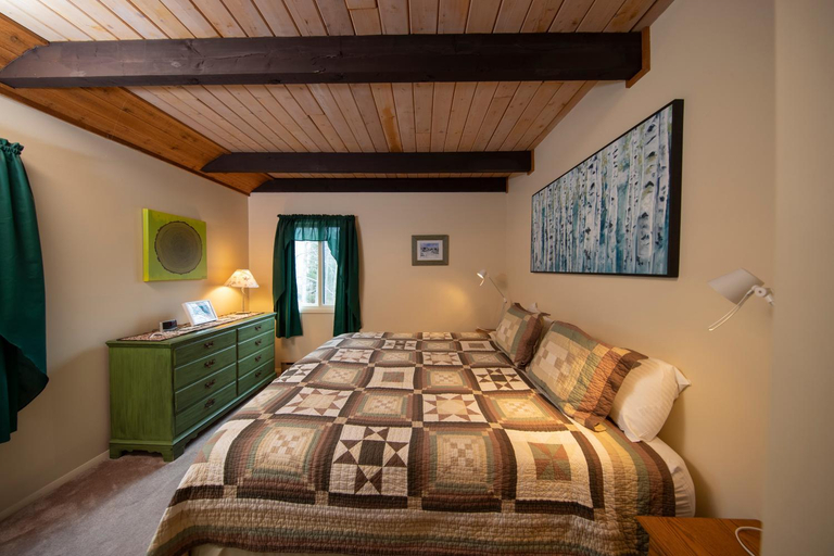 Bedroom 2, Okemo Mountain Lodging, Windsor