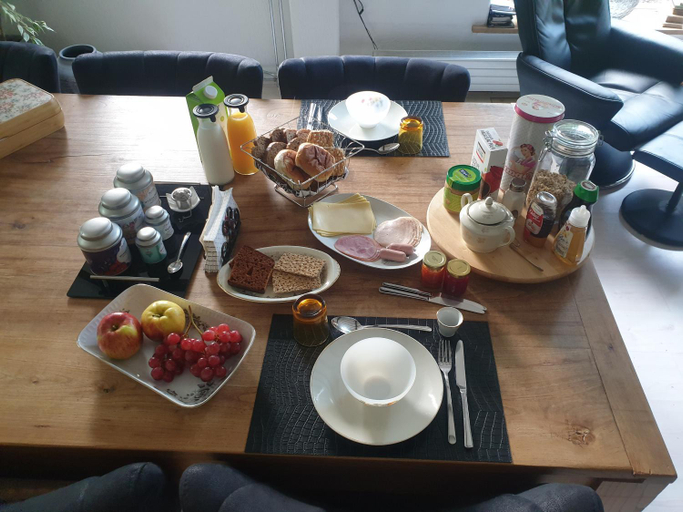 Food & Drinks 4, Ustawi, Voorst