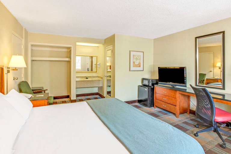 Bedroom 5, Travelodge By Wyndham Silver Spring, Montgomery