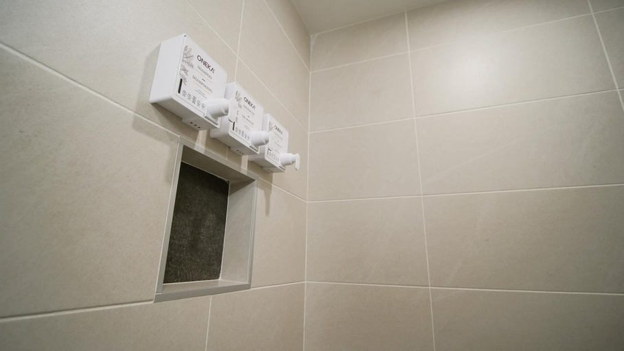 Bathroom 8