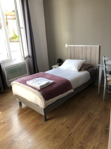 Bedroom 3, Hotel Le Saint Amand, Cher