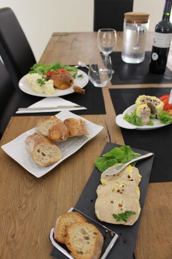 Food & Drinks
