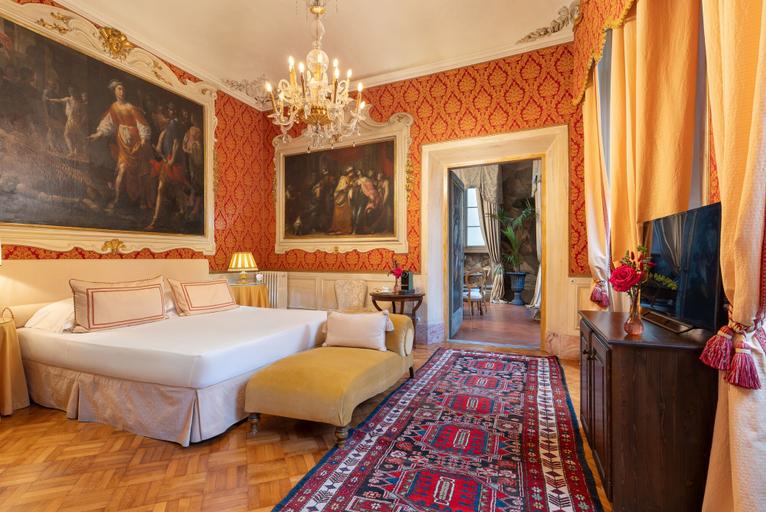Bedroom 5, Piazza Pitti Palace, Florence