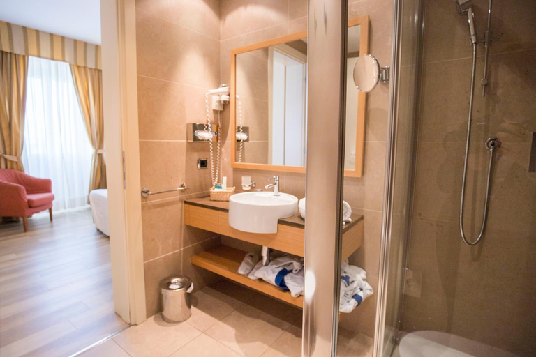 Bathroom 4, Hotel Sirmione, Brescia