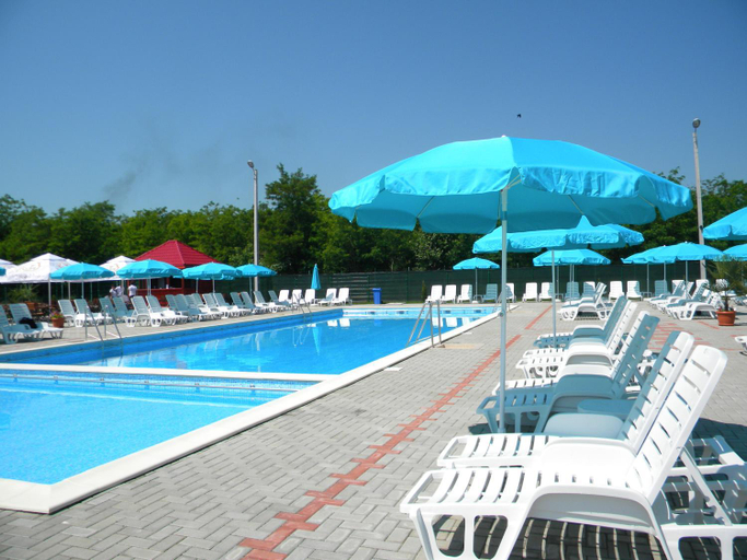 Others 4, Motel Imperial, Horia