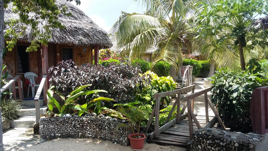 Exterior view 2, Rocky Ridge Bungalows, West Tanna