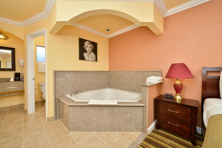 Bathroom 5, Inn By The SFO, San Mateo