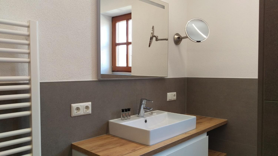 Bathroom 1, Ferienwohnungen Familie Neubert, Kitzingen