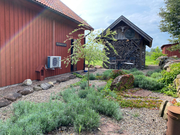 Others 2, B&B Borgunda, Falköping