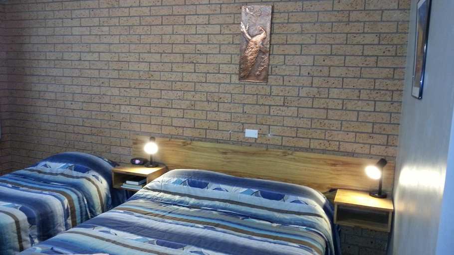 Bedroom 2, Three Ways Motel, Gilgandra