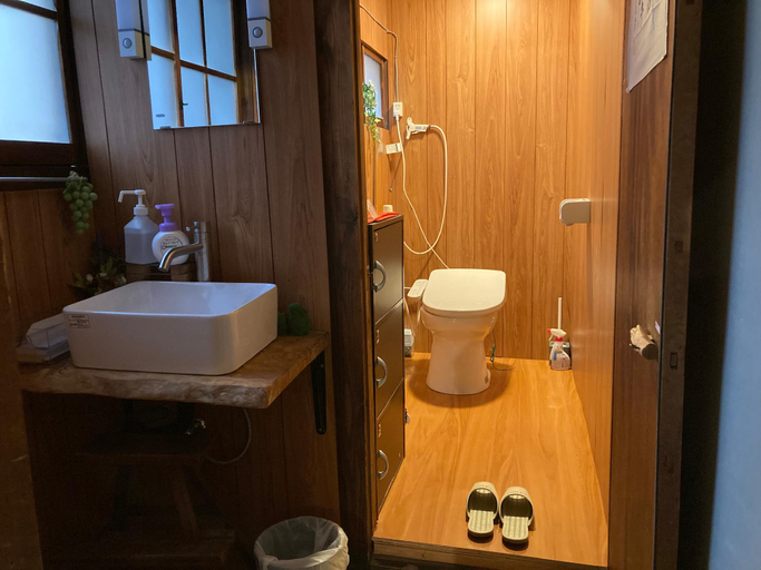 Bathroom 5, Wagaranchi, Kumano