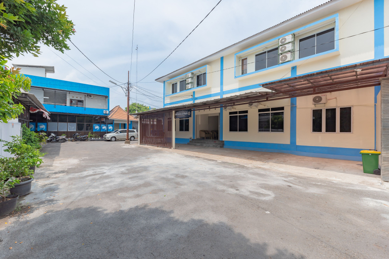 Exterior & Views 2, RedDoorz Plus near RSUD Gunung Jati Cirebon, Cirebon