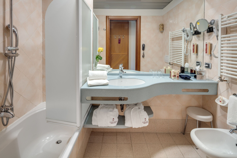 Bathroom 4, Hotel Caesius Thermae & Spa Resort, Verona