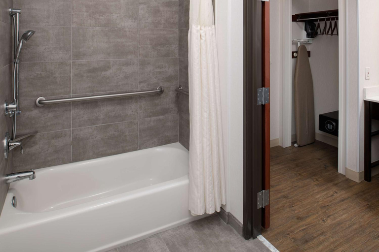 Bathroom 5, DoubleTree by Hilton Olympia, Thurston