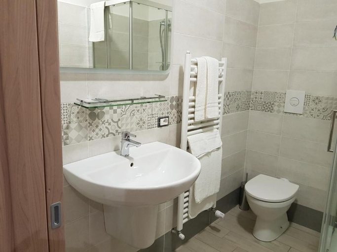 Bathroom 4, La Suite, Frosinone