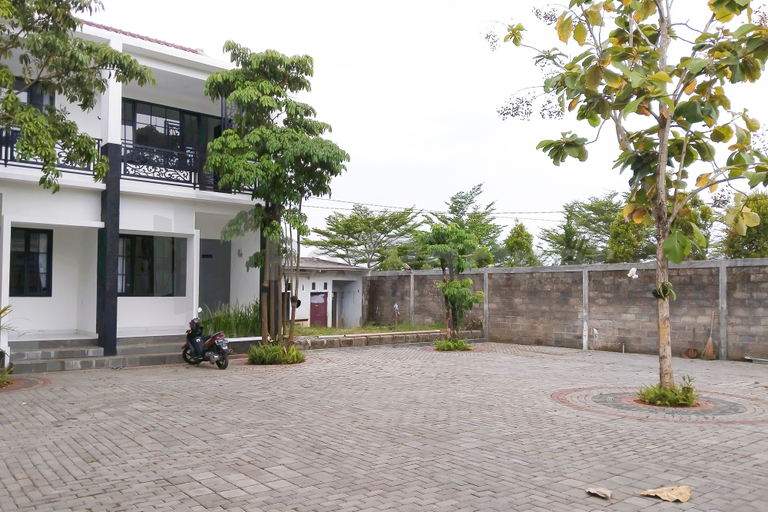 Exterior & Views 2, Khayrizsan Premium Mitra RedDoorz, Tasikmalaya