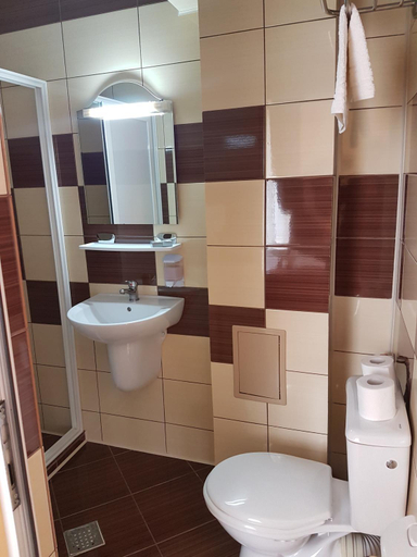Bathroom 3, Motel Imperial, Horia