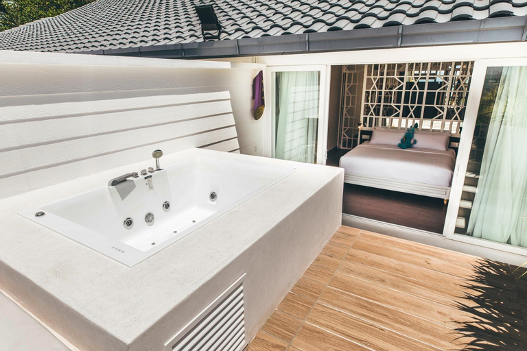 Bathroom 23