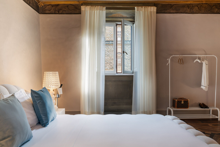 Bedroom 5, Piazza Pitti Palace, Florence