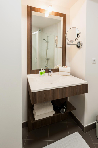 Bathroom 3, Ténéo Apparthotel Talence - Espeleta, Gironde