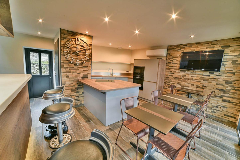 Others 5, LES TANNERIES Meilleures vue sur la riviere Chambres climatisees, Doubs