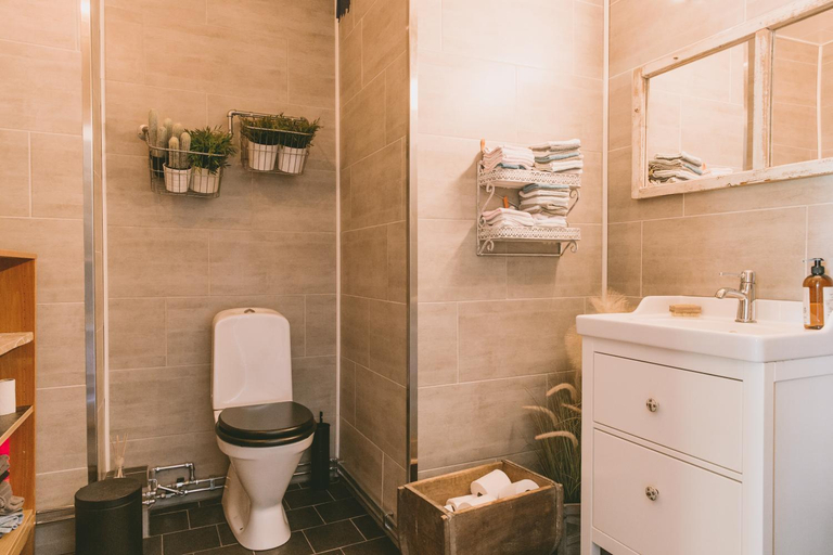 Bathroom 2, Toric Farmlodge, Lysekil