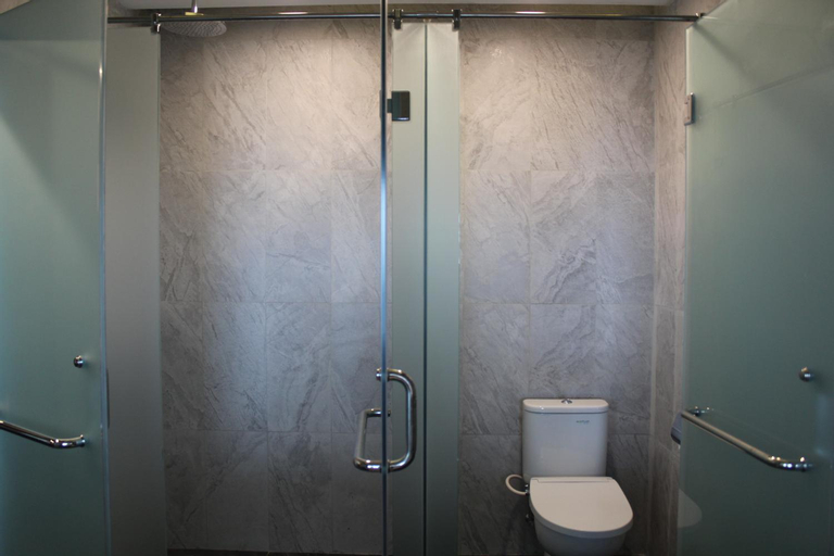 Bathroom 28