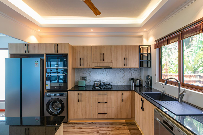 Others 5, Maison D'Aaryan