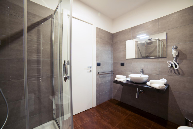 Bathroom 3, Glam House, Salerno