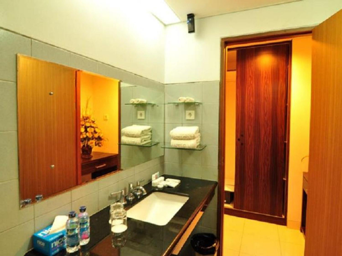 Bathroom 7