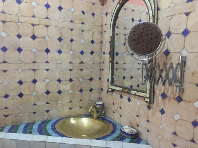 Bathroom 4, Sallys, Tiznit