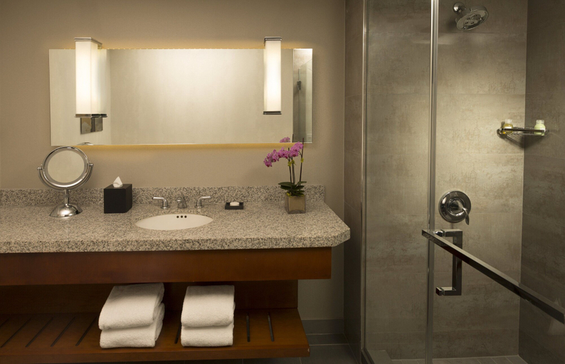 Bathroom 5, Loews Hollywood Hotel, Los Angeles