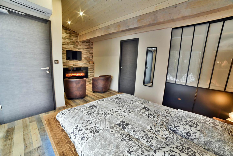 Others 3, LES TANNERIES Meilleures vue sur la riviere Chambres climatisees, Doubs