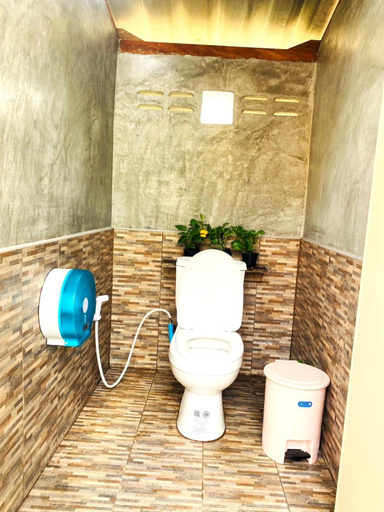 Bathroom 5, Asama Bungalow, Ko Lanta