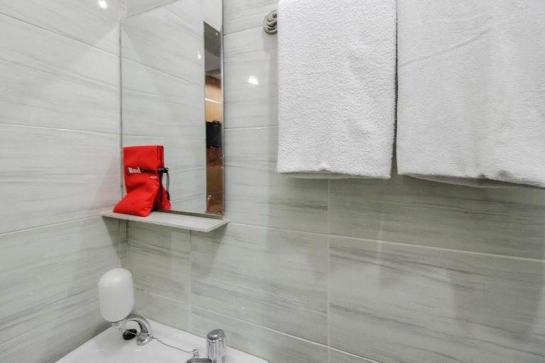 Bathroom 12