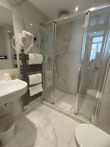 Bathroom 4, Hotel Aida Marais, Paris