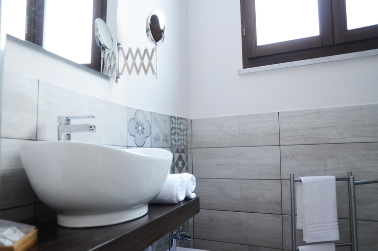 Others 2, B&B Al borgo, Rome