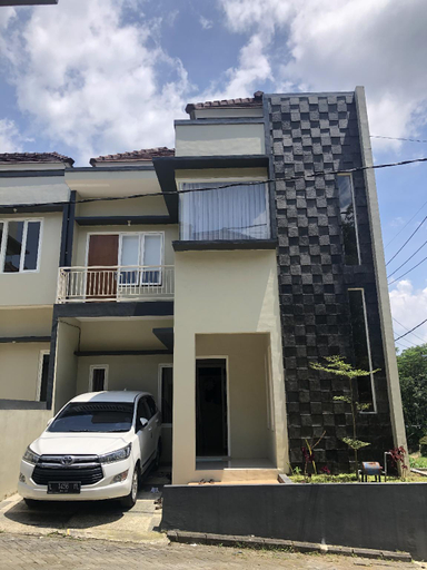 Exterior & Views 1, Villa keluarga cemara, Malang