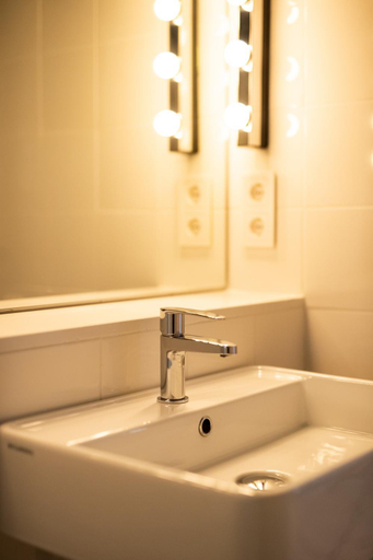 Bathroom 3, Port Plaza Apartments, Tarragona