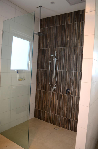 Bathroom 1, Rooks Edge, Macedon Ranges Bal