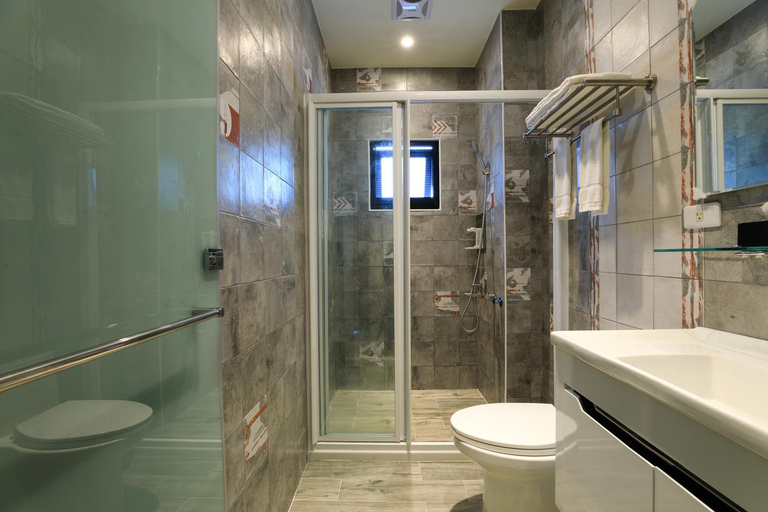 Bathroom 2, Sharp B&B, Penghu