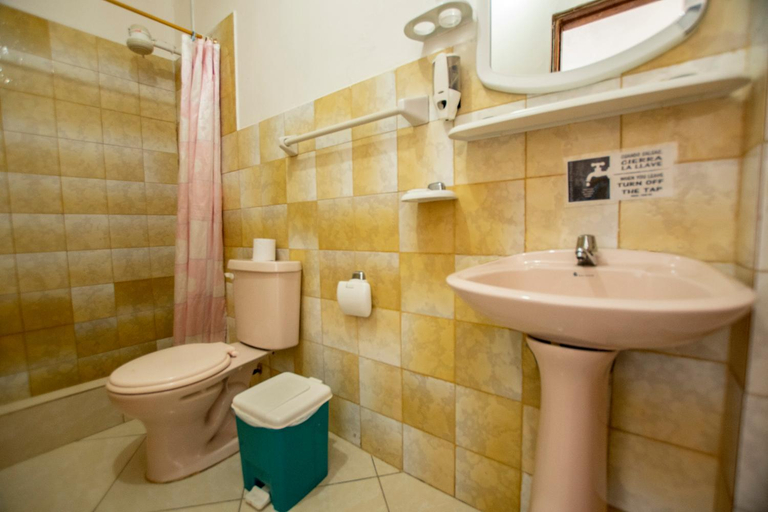 Bathroom 4, HOSTAL SAN FRANCISCO, San Cristóbal