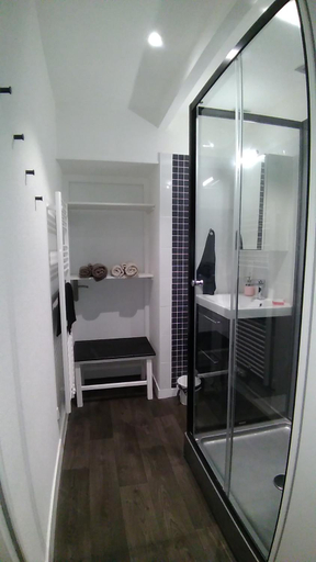 Bathroom 3, La Charretterie, Calvados
