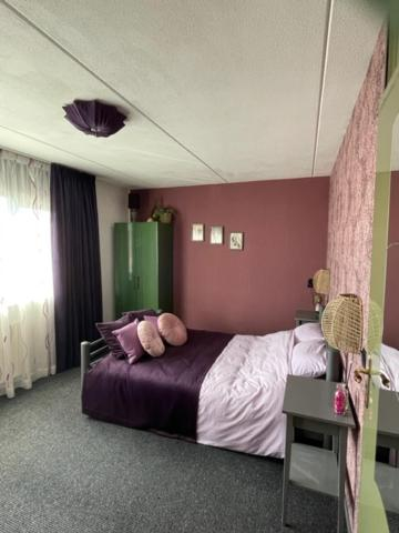 Others 2, Bed and breakfast devijfbees, Barendrecht