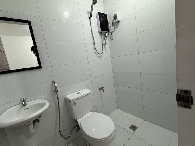 Bathroom 3, RedDoorz near Mariners Legazpi, Legazpi City
